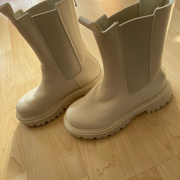 White/Cream Mid-Calf Chunky Boots - Picture 5 of 7